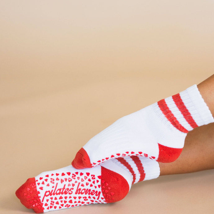 Pilates Honey - Rosso Vintage Short Crew Grip Sock: S/M